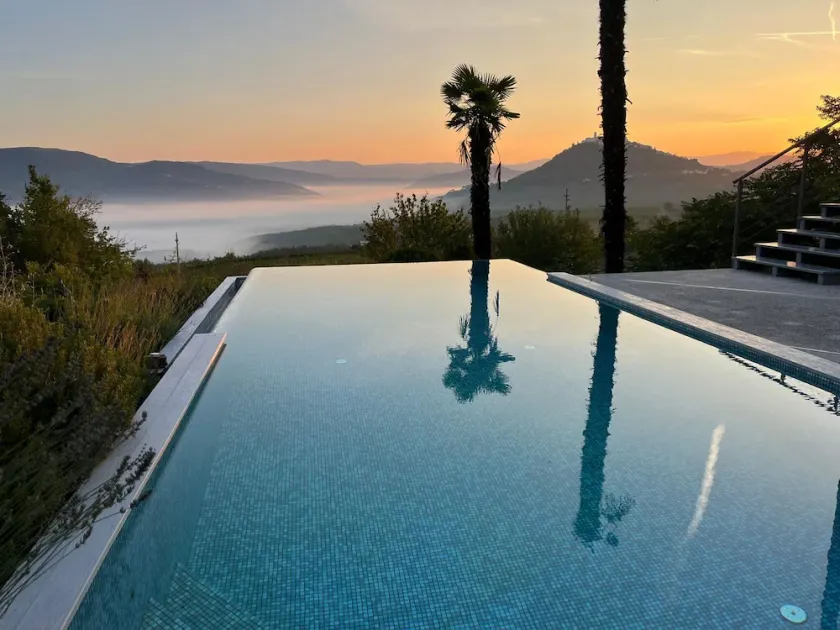 Le Grand Cru Villa - Award Winning Holiday Home 2025 - Image 1