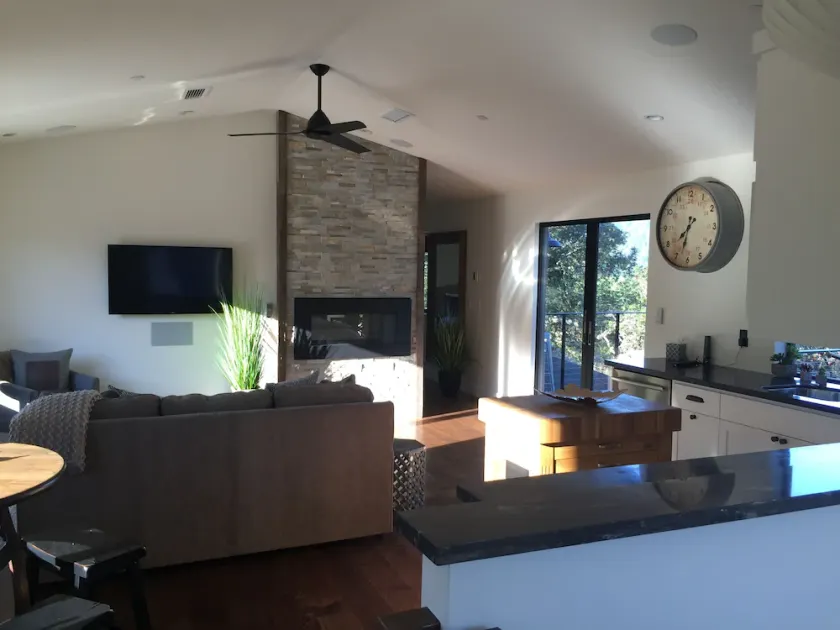 Vineyard View Guest House - Image 1