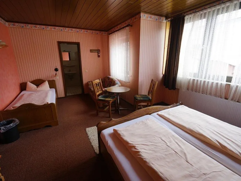 Family Room, Shower, Toilet, Standard - Hotel Restaurant Gemünden - Image 1
