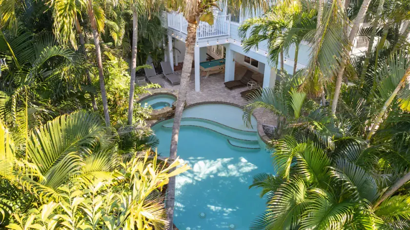 Beach Breeze- 6 bedroom with private pool/spa and less than one minute stroll to the beach - Image 1