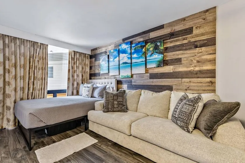 Inviting Waikiki Grand Hotel Room One Block to Beach! - Image 1