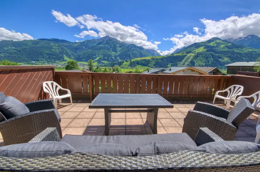 Apartment in Apart-Hotel complex, panoramic views, sunny location, swimming pool - Image 1