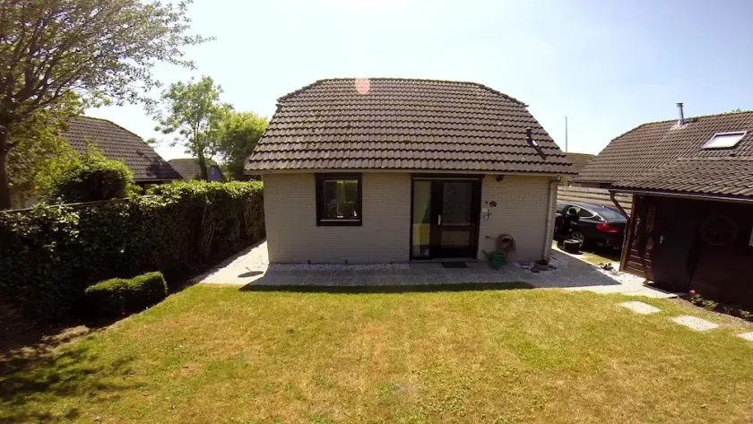 Detached holiday home in a quiet location, right on the Grevelingenmeer - Image 1