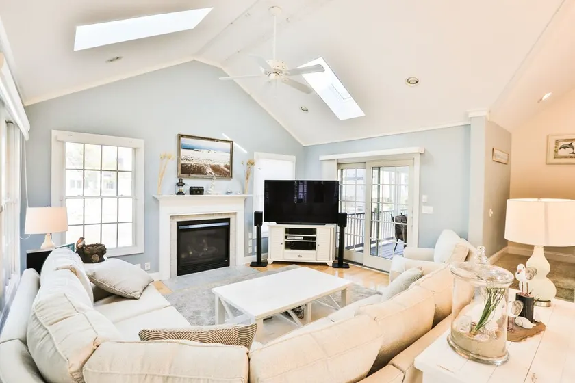\"Decked Out\" - Luxueux Beach House minutes du centre-ville de Bethany! - Image 1