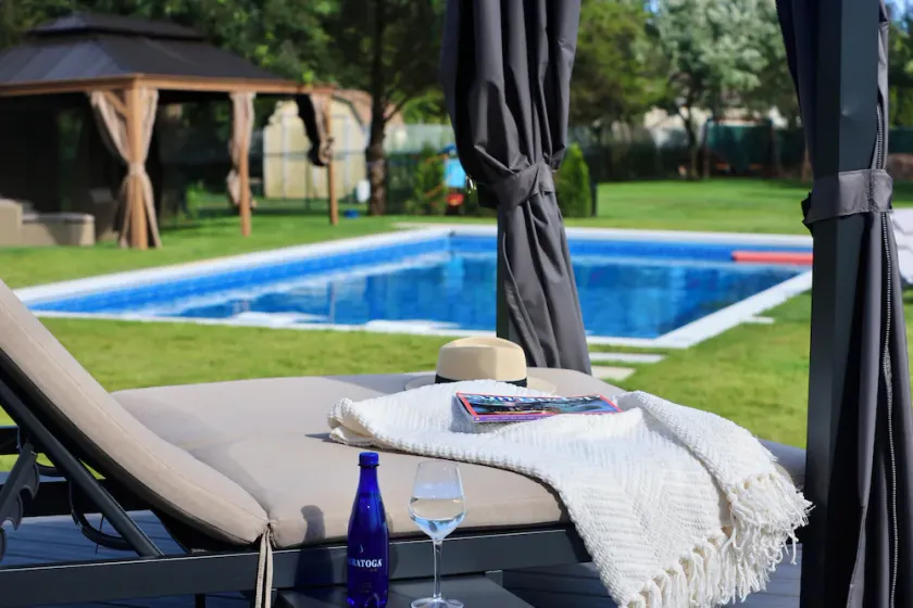“North Fork Escape – Cozy Farmhouse with amazing swimming pool by the Vineyards” - Image 1