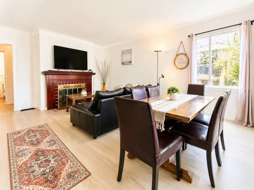 Cozy 2BR 1BA Retreat in Vibrant Vancouver - Image 1