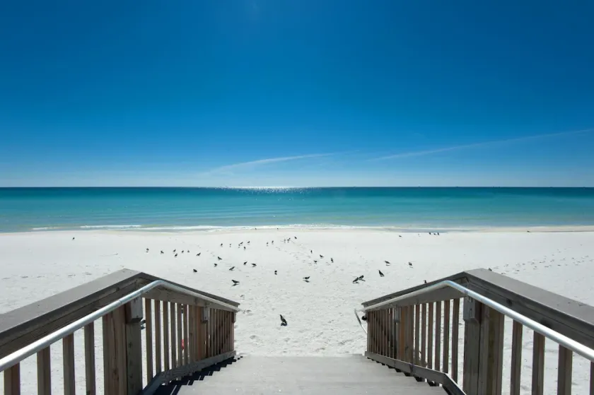 Holiday Surf and Racquet Unit 623 - Image 1