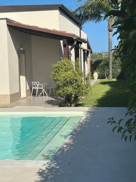 Fristående villa med pool bara några steg från havet av Avola och Lido di Noto. - Image 1
