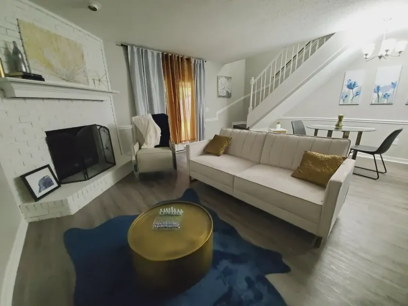 Modern Designer Townhouse | Ideal for Long Term Executive Stays - Image 1