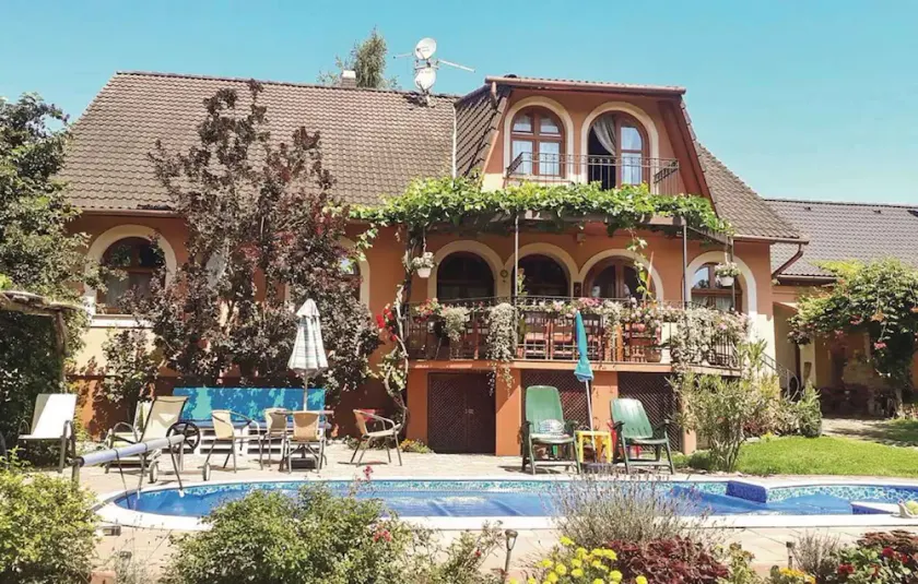 Ferienhaus mit Pool und Planschbecken - Image 1