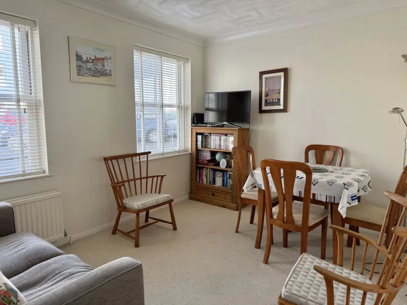Cosy apartment near the beach in Deal - Image 1