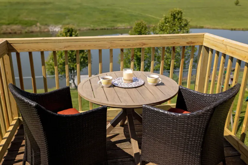 4 Bed, 2.5 Bath, 3 KING BEDS on a Private Lake with Dock!  Family Friendly - Image 1