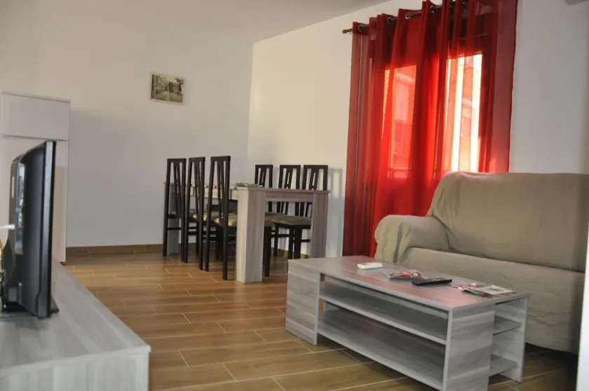 COMPLETELY RENOVATED HOUSE WITH FREE WIFI - Image 1