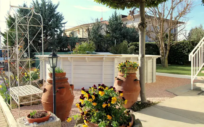 WOHNUNG shabby chic, 3 Schlafzimmer in einer charmanten Villa mit Pool u. Garten - Image 1