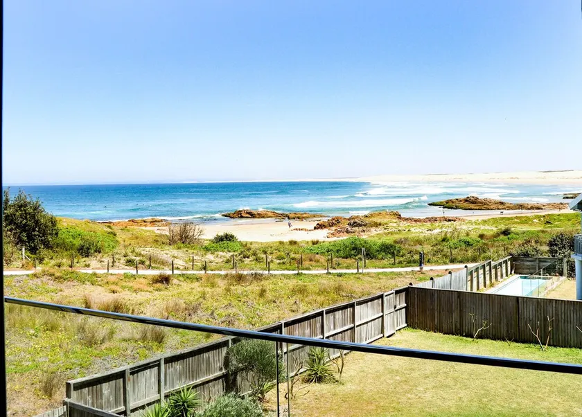 Beach House with beautiful  Ocean Views and Amazing Sunsets! - Image 1