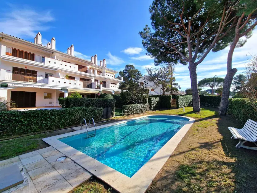 Cozy apartment in s'Agaró with communal pool - Image 1