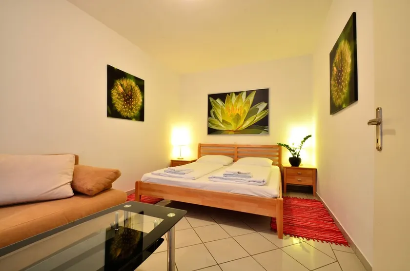 AJO Apartments - Alte Donau Lake or Garden View Balcony Studio - Self-Check-in - Image 1