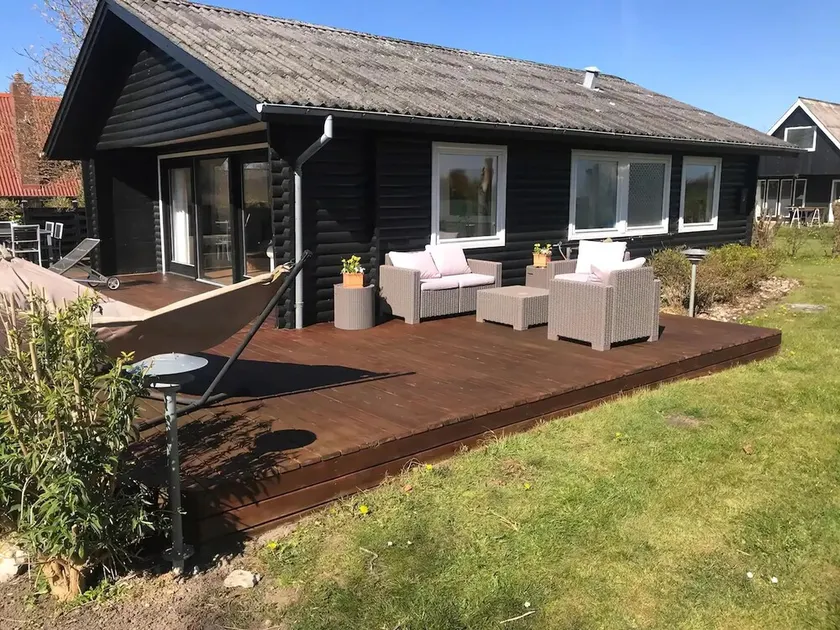 Quietly located holiday home close to the sea - Image 1