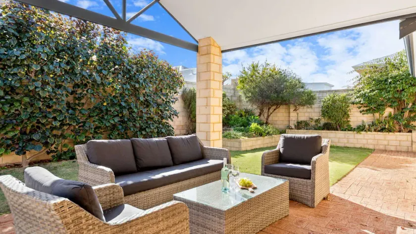 Avalon Beach Escape ~ Family Favourite with Wifi - Image 1