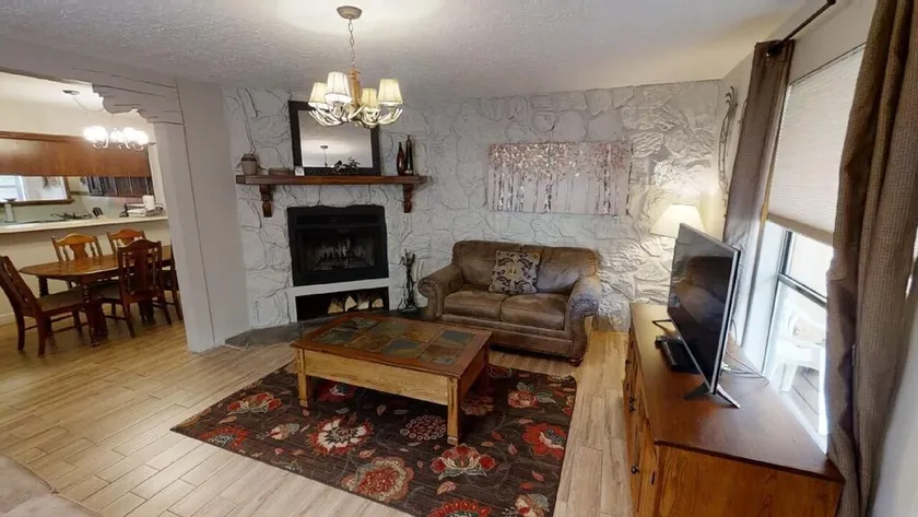 Valley Condo 112 - Image 1