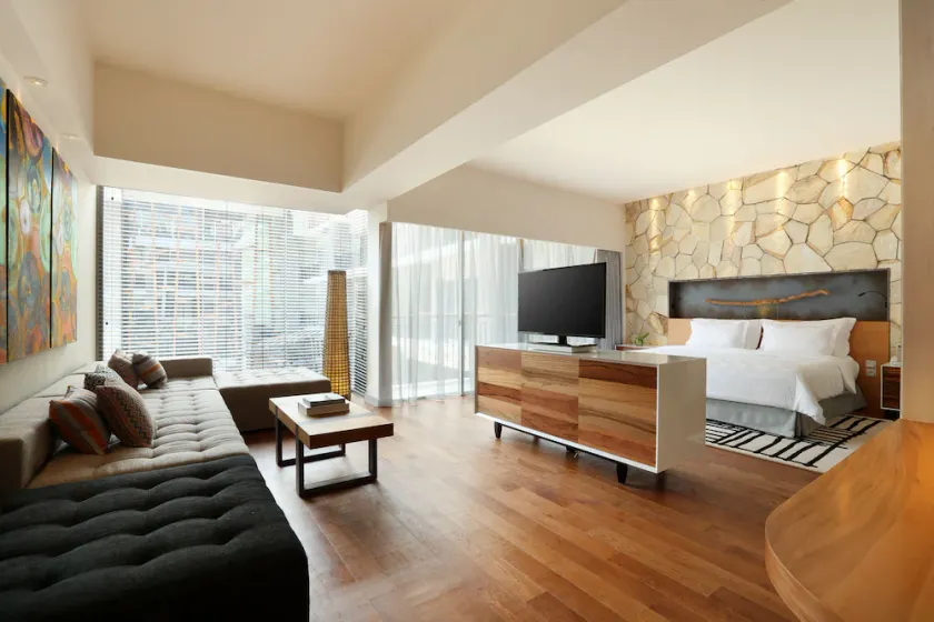 Spacious Modern Suite with Free Minibar Items (T Sand Suite27) - Image 1