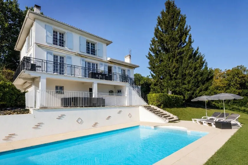 Rocaille, villa with private pool, views, privacy, comfort and service - Image 1