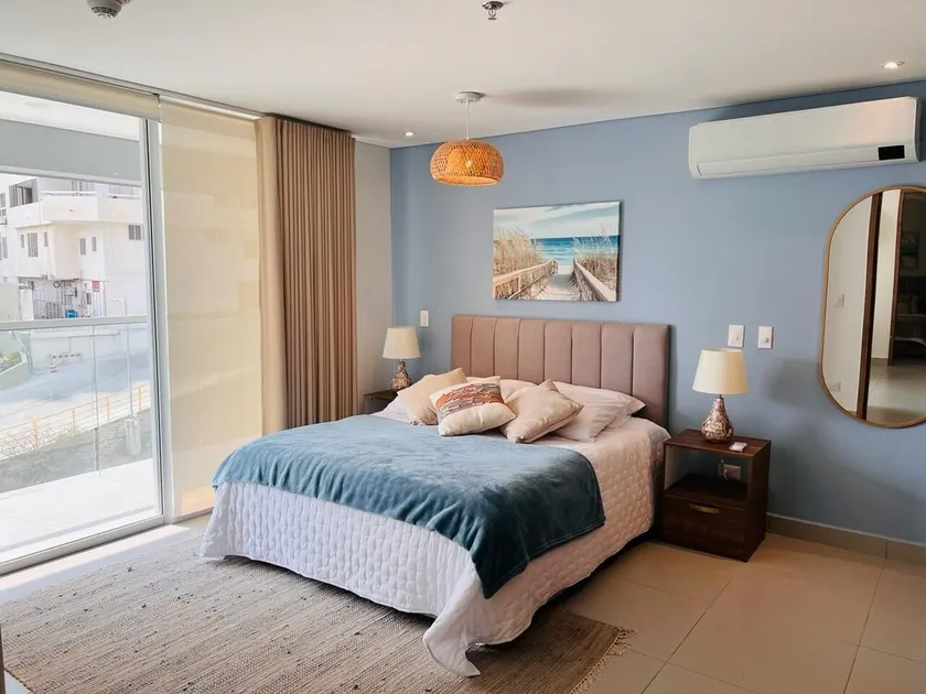 Apartment with sea views - Image 1