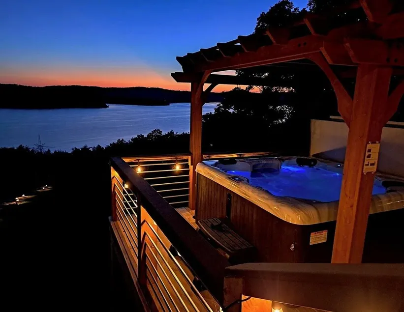 Enchanting Cottage with Sweeping Lake Views, Golden Sunsets, Hot Tub, Nature Trail & Dog-Friendly - Image 1
