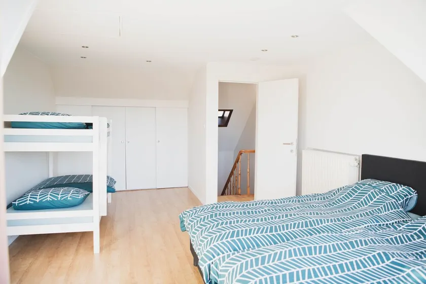 Spacious Design Home with Garden near Centre - Image 1
