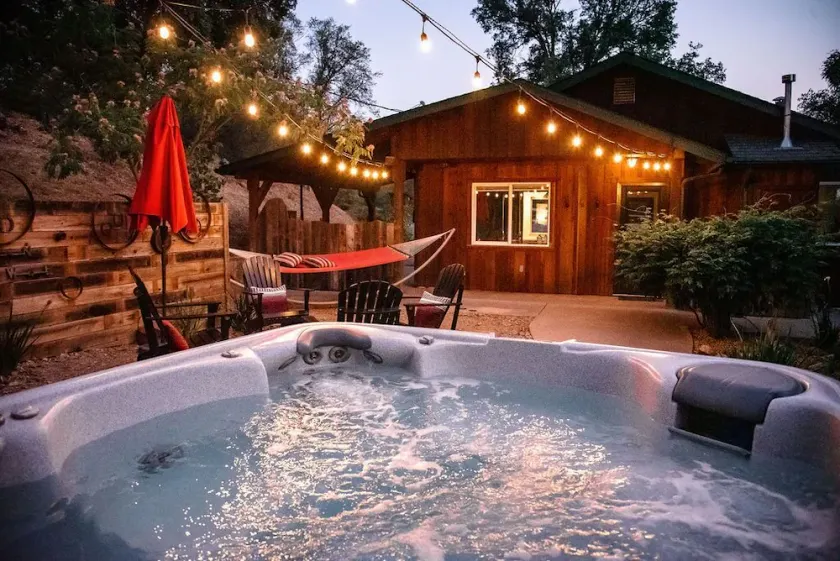 Romantic River Cabin w/ Hot Tub, views, spa bathroom, Close to 2 Yosemite Gates - Image 1