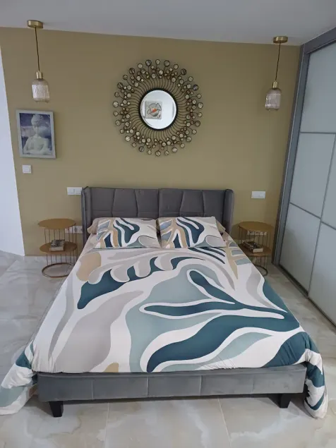 Luxo moderno loft de um quarto em frente ao mar com móveis de alta qualidade - Image 1