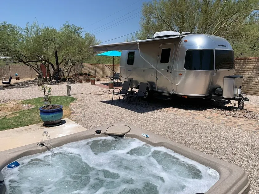 Airstream in Desert Oasis w/ HOT TUB - Image 1