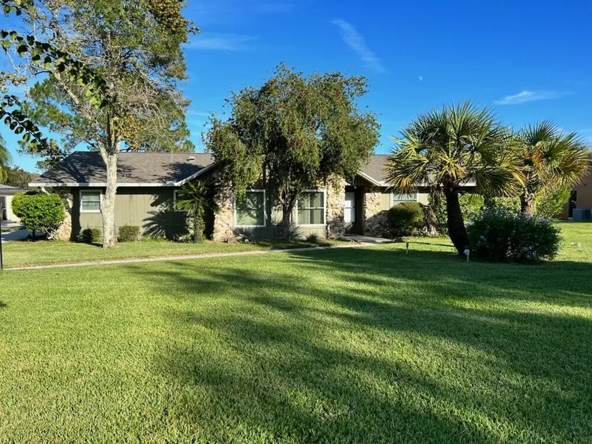 Lakefront Home on Lake Griffin / Harris chain of lakes and close to the Villages - Image 1