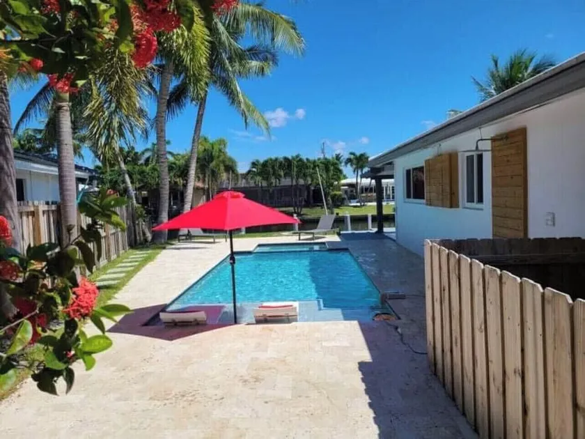 Luxury Waterfront Vacation Home! Heated Pool and Hot tub /Jacuzzi,5min to Beach - Image 1