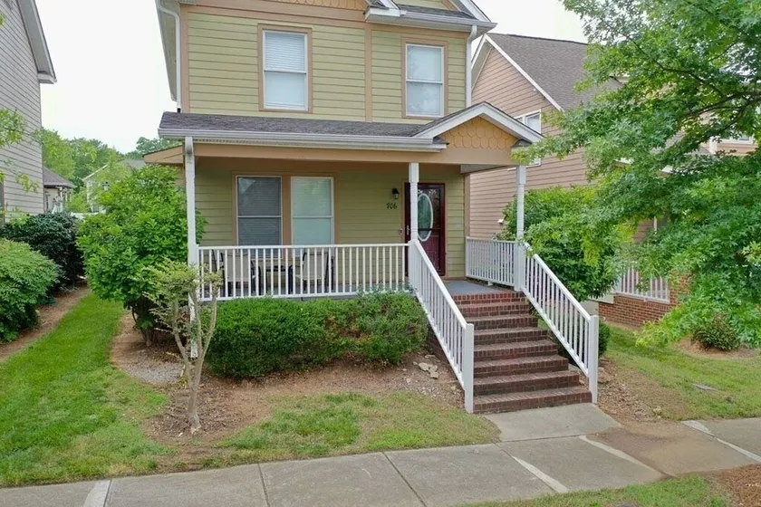 3-5 Mins from Downtown Cozy Clean & Newly Renovated 2 level Home - Image 1
