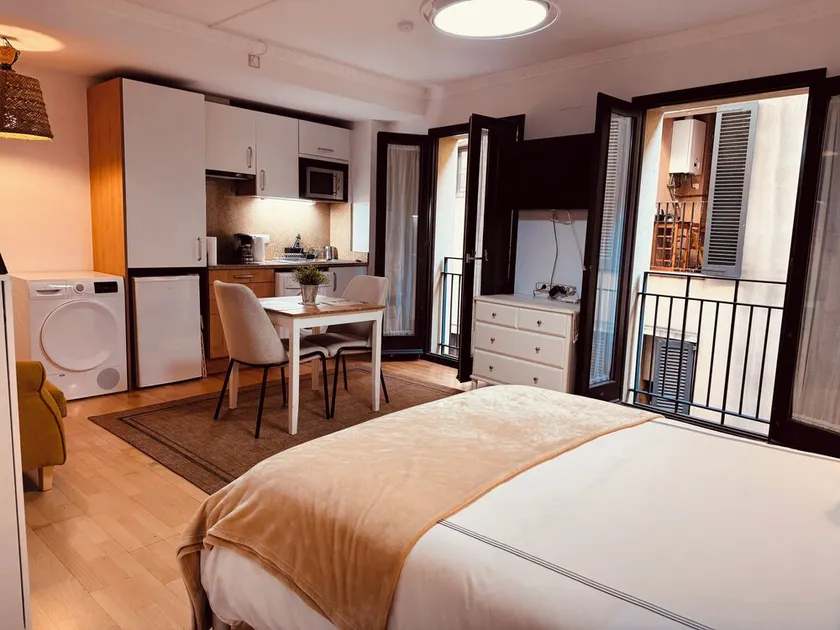 Romántico Estudio en Barri Vell - Image 1