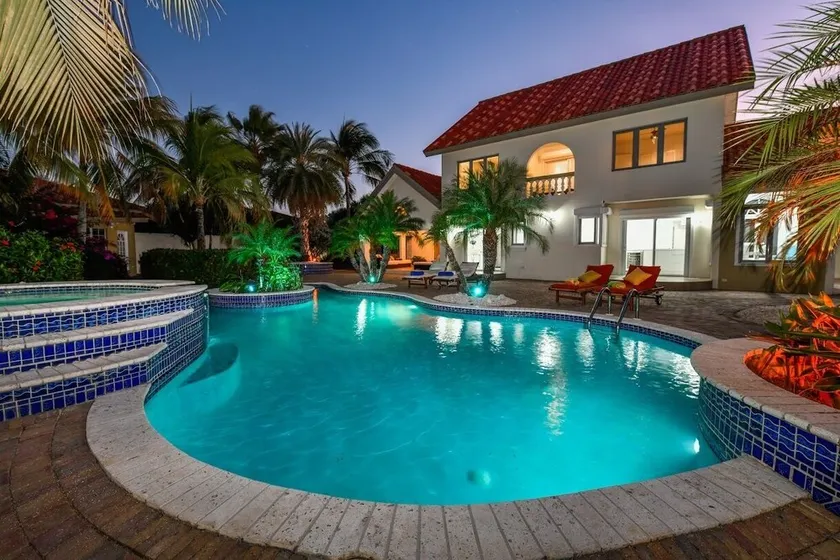 Executive 4BR Villa minutes away from Eagle Beach - Image 1