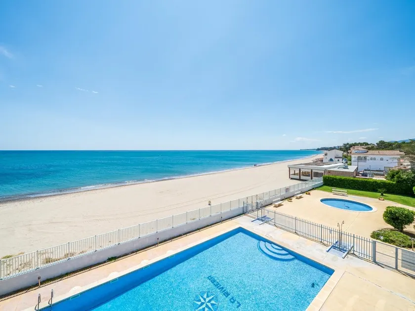 Dream vacation on the Mediterranean beach - Image 1