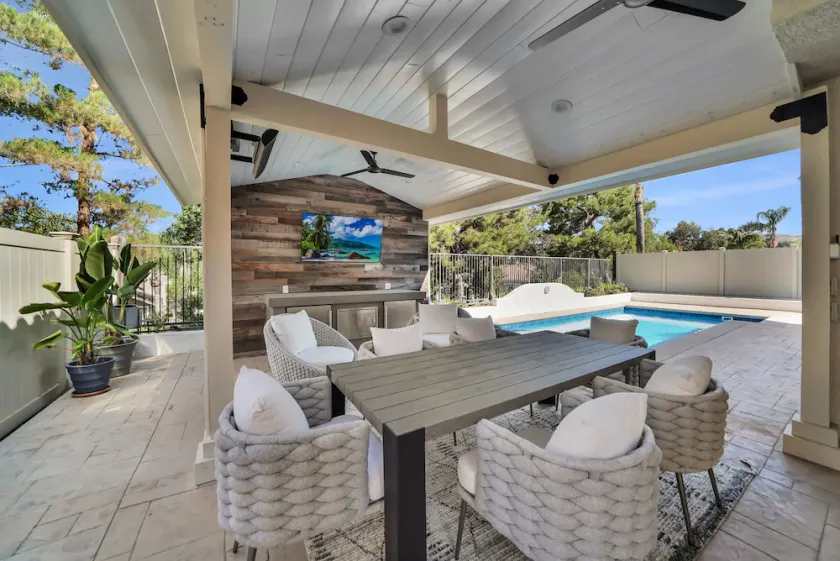 Flora Vista-Saltwater POOL! Close to Beach! Shopping! Family Friendly Play Park! - Image 1