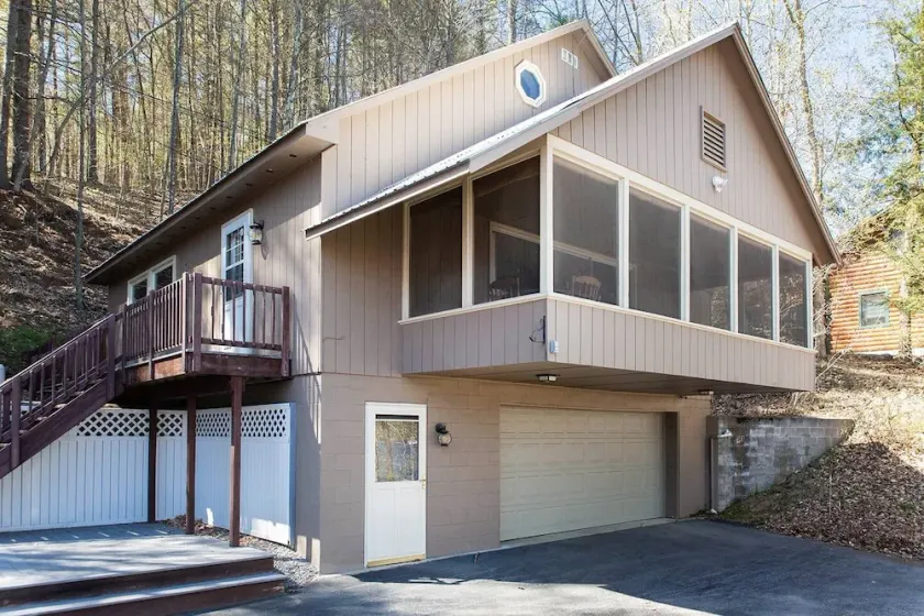 Charming Adirondack Lake Home- Private Beach - Image 1