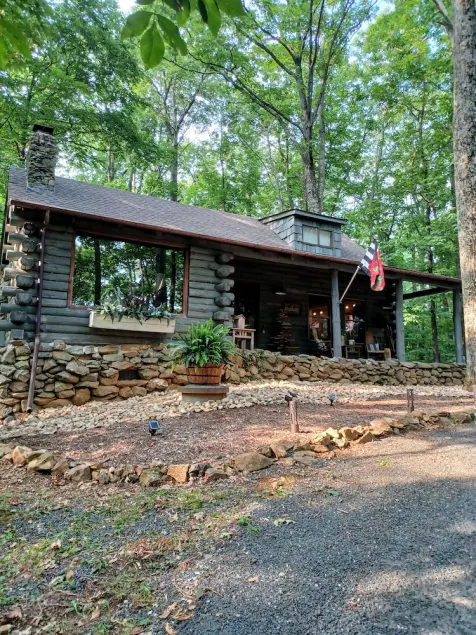  Your Mountain Cabin Getaway Awaits! - Image 1