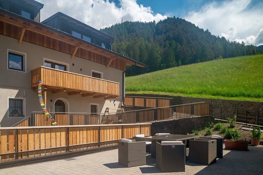 Holiday Apartment \"Planerhof Apartment Lilie\" with Mountain View, Shared Terrace and Wi-Fi - Image 1
