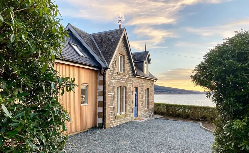 Greenlea -Scenic loch-side location, coastal retreat boasts spectacular sea views, sleeps 4 - Image 1