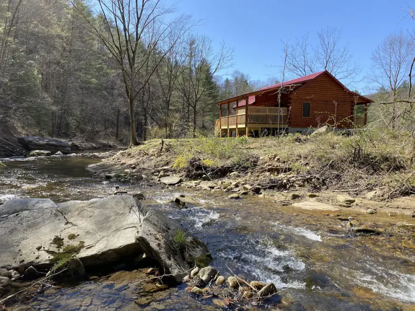 New 2/2 Log Cabin, Rushing Trout Stream, Hot Tub, Fireplace, 8 acres, WiFi - Image 1