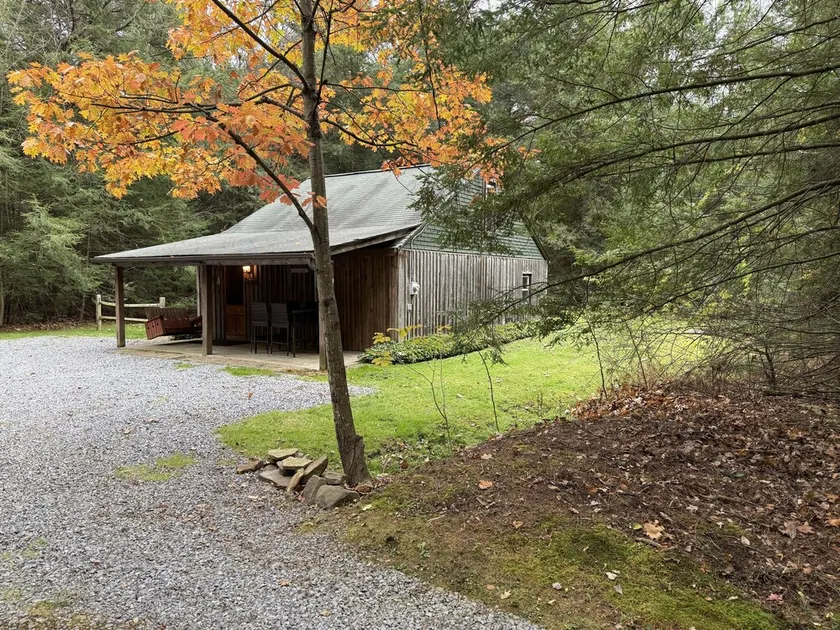 Cozy Cabin Near Cook Forest and Clear Creek State Parks - Image 1