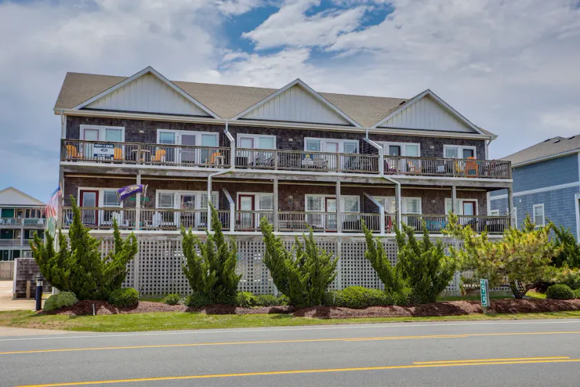 3 bedroom condo with oceanfront just steps away! - Image 1