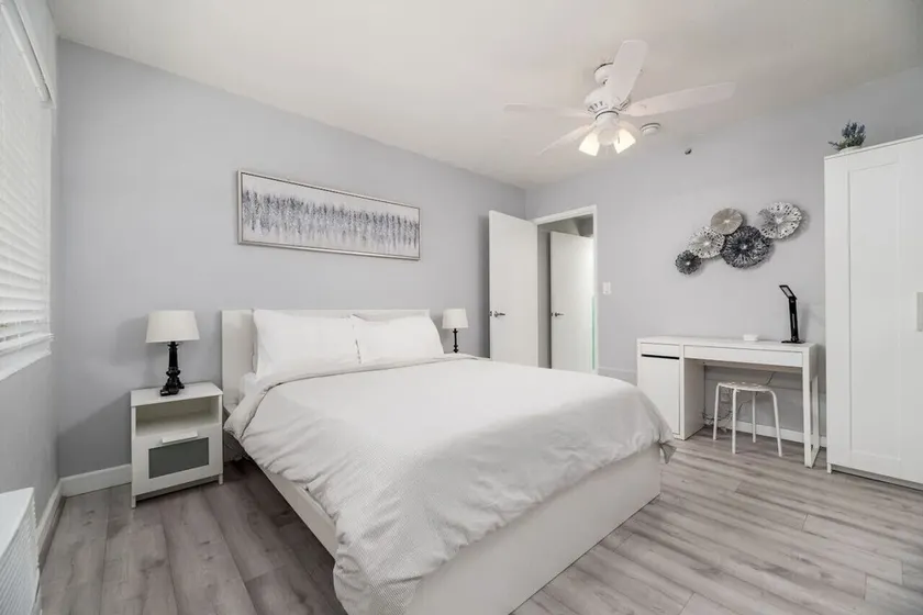 The Dolphin Studio at Lake Ridge - Image 1