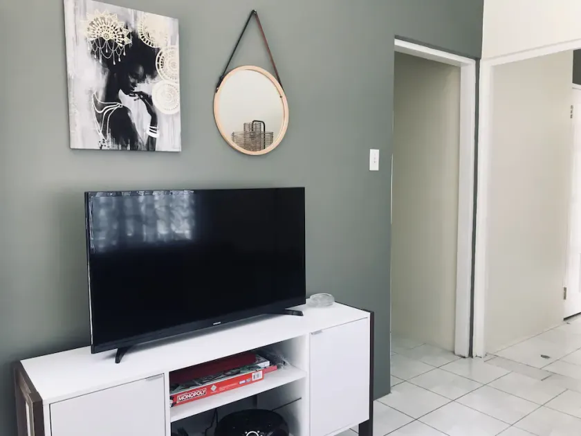 Apartment - Walk to the Beach - Image 1