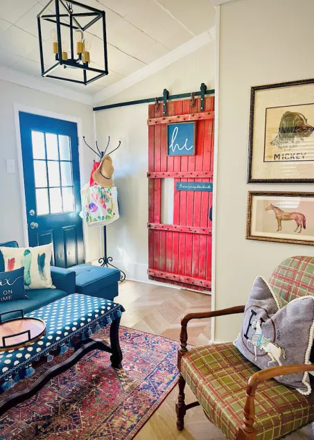 Walk to Journeyman & Downtown Three Oaks! 5 Star Hosts Fireplace, Yard, Sleeps 8 - Image 1
