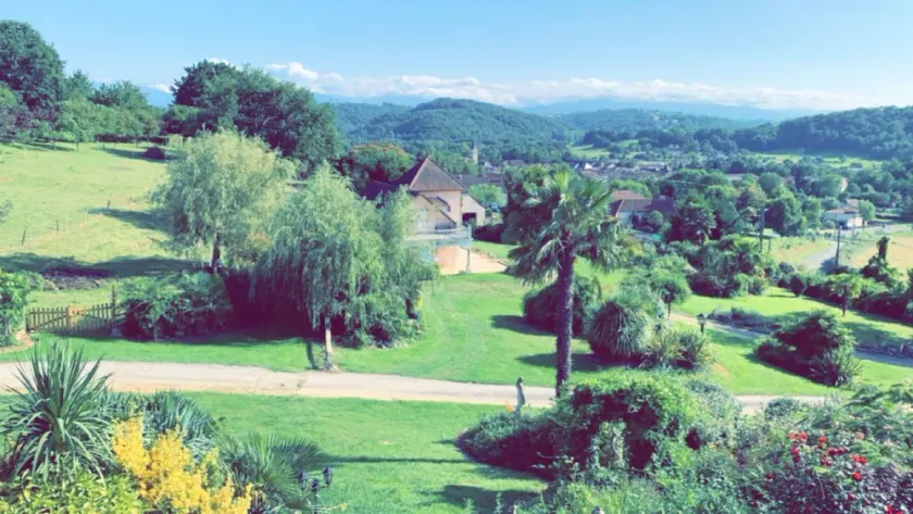 House overlooking the Pyrenees with swimming pool - Image 1